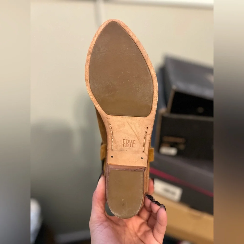 FRYE - RAY HARNESS BACK ZIP - WHEAT - SZ 5.5 - Picture 3 of 3